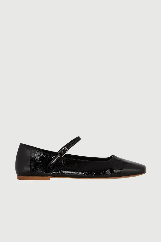 Julieta Mary Janes in Black Patent Leather